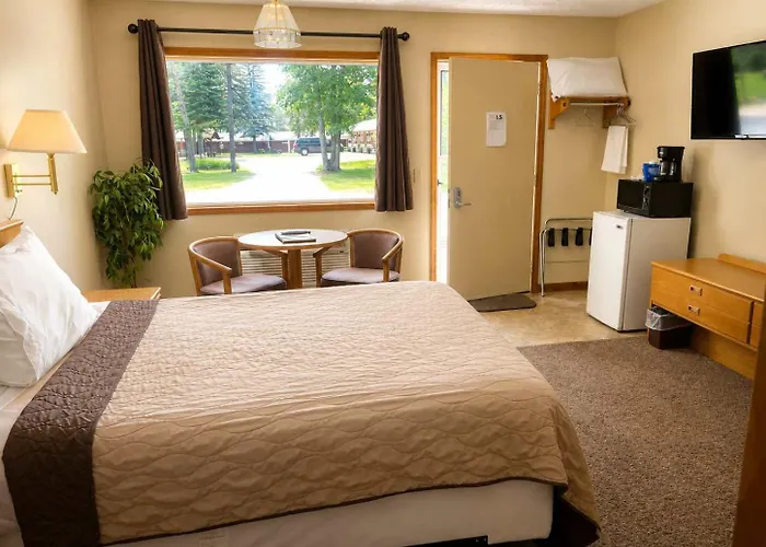 Room 29-1 Queen 1 Full Suite-Woodland Motor Lodge
